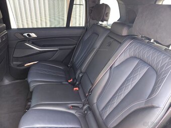 BMW X7 M50d Dark Shadow edice, 1. majitel - 8
