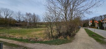 Stavební pozemek v obci Blevice, cca 15 km od Prahy - 8