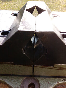 Strojní svěrák prizmatický - 8