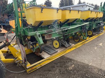 Sieci strój kukuryce John Deere + podvozek - 8