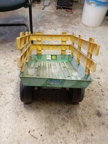 Elektrický traktor John Deere na ND - 8