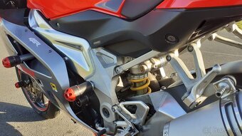 Aprilia RSV 1000 R - 8