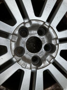 Litá kola Ford R16 - 8