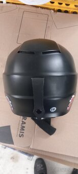 Lyžařská helma - 8