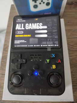 Handheld konzole R36S černá (verze ArkOS 2.0) +15000 her - 8