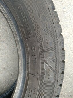 Prodám zimní gumy Sava eskimo 185/60 R15 DOT 3323 - 8