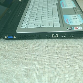 Toshiba LopTop "Satellite"A215-S5824 - 8