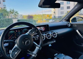 Mercedes-Benz A 220 AMG Line - 8