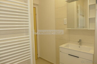 Prodej prostorného cihlového bytu 2+kk po kompletní rekonstr - 8