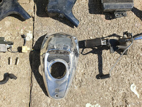 Prodám náhradní díly suzuki M 800 intruder, od r. v. 2005 - 8