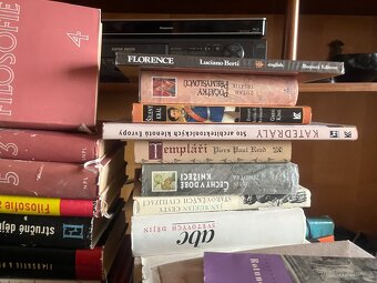 Velké množství knih - 8