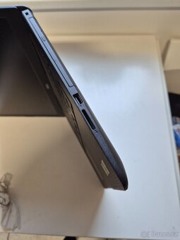 Velký notebook Dell Inspiron 3793 - 8