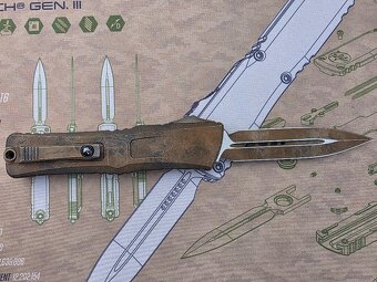 Microtech Combat Troodon Gen III Plague Outbreak - 8