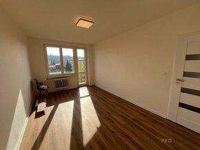 Prodej vkusně zrekonstruovaného bytu (56m2)  s balkónem v OV - 8