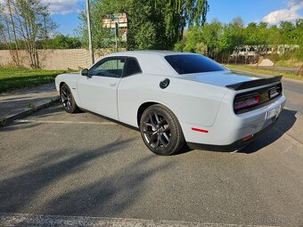 Dodge Challenger 5.7 Hemi NEHAVAROVANÉ - 8