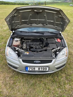 Ford Focus 1.6 hatchback - 8