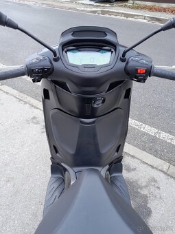 Piaggio Beverly 300 HPE, 2023, TOP stav, 6000km - 8