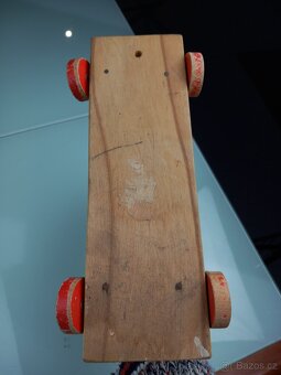 KONÍK NA KOLEČKÁCH -dřevo - 8