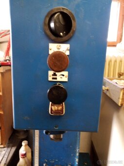 Prodám hydraulický lis PYE 3.15 - 8