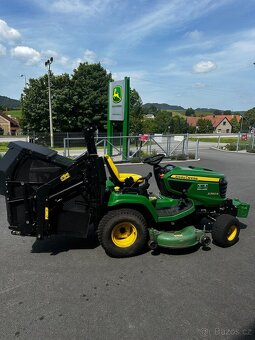 Profesionální žací traktor JOHN DEERE X950R - 8