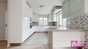 Prodej rodinného domu 5+1, 222 m², zahrada, garáž, Valtice - 8