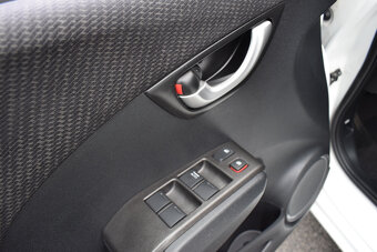 Honda Jazz 1.4i-VTEC 73kW, 1.majitel, SERVISKA, rok 2013 - 8