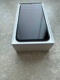 iPhone 11 64GB - 8