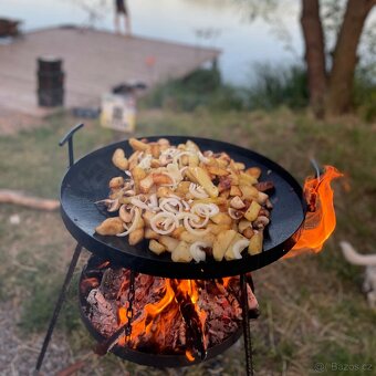 ZAHRADNÍ PÁNEV NA OHNIŠTĚ - 8