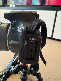 Téměř nepoužitý Nikon D5600 - komplet - 8