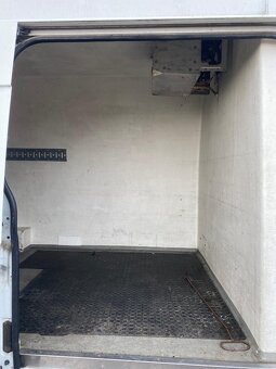 Prodám nákladní automobil skříňový s chladící vestavbou - 8