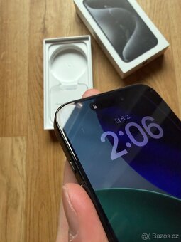 Apple iPhone 15 Pro 128GB černý - 8