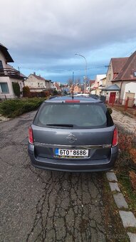 Prodám OPEL ASTRA H kombi - 8