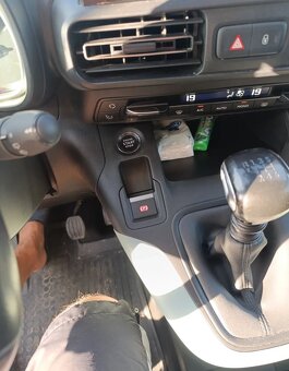 Citroën Berlingo 1.5 BlueHDi Shine 1. majitel servisní knížk - 8