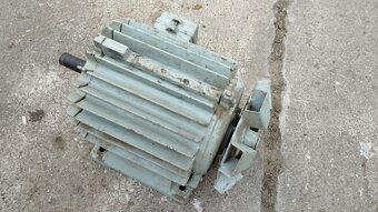 Asynchronní motory HAK, MEZ, jeden bez štítku - 8