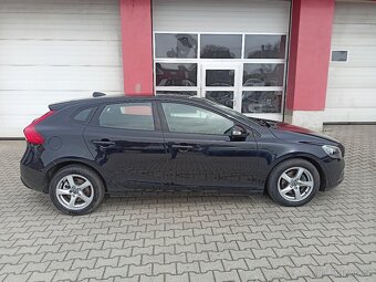 VOLVO V40 D2 ,kůže, navi, pěkně zachovalé auto - 8