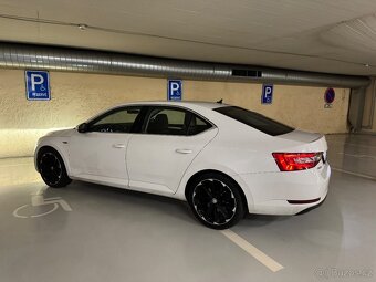 Škoda Superb 2.0 TDI 110 kW, r.v. 2017 — Elegantní, spolehli - 8