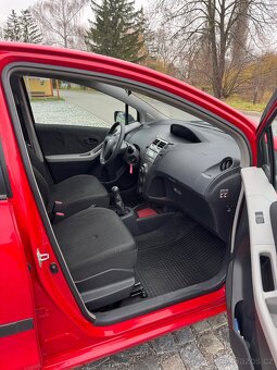 Toyota Yaris 1.0 - 8