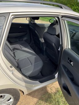 Hyundai i30 CW 1,6 Crdi 84kW rok 2009 - 8