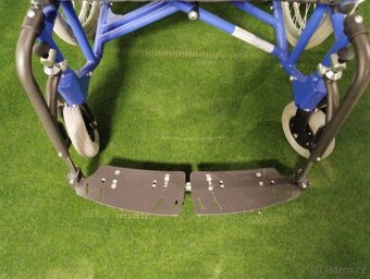 Skládací mechanický invalidní vozík XXXL, 65cm - 8
