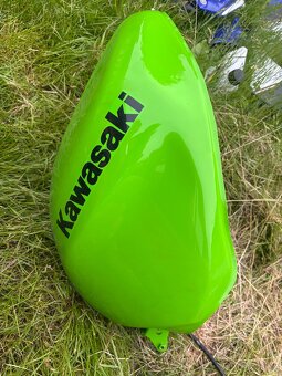Nadrz a cerpadlo na Kawasaki Zx6R Ninja 03-04 - 8