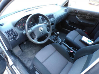 Volkswagen Golf 1,6 i KLIMA,TAŽNÉ ZAŘ. - 8