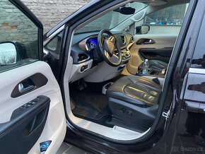 Chrysler Pacifica - 8