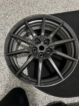 20 OEM FERRARI 488 PISTA Přední karbonové kolo F8 TRIBUTO 48 - 8