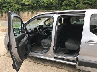 Opel Combo LIFE MAXI 1.2 T 81 kW r.v.2022/8 ČR původ 1.MAJ - 8