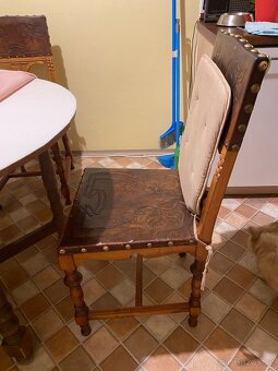 4 židle a kulatý stul - 8