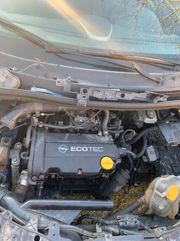 opel corsa d 1.2 - 8