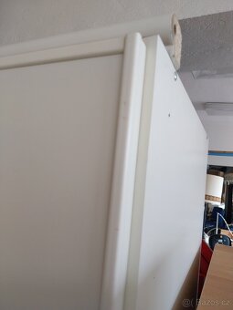 Velká bílá šatní skříň - 8