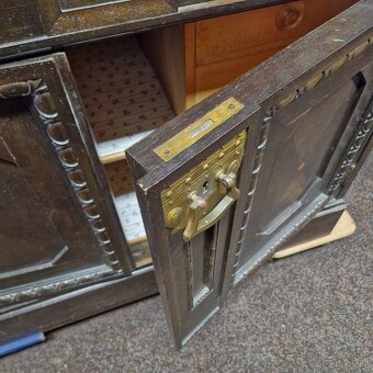 Starožitný příborník a komoda - 8