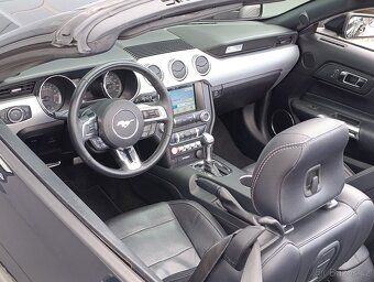 FORD MUSTANG 2.3 ECOBOOST CONVERTIBLE - 8