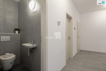 Pronájem bytu 3+kk, 96 m2 + 116 m2 terasa, Praha 8 - 8
